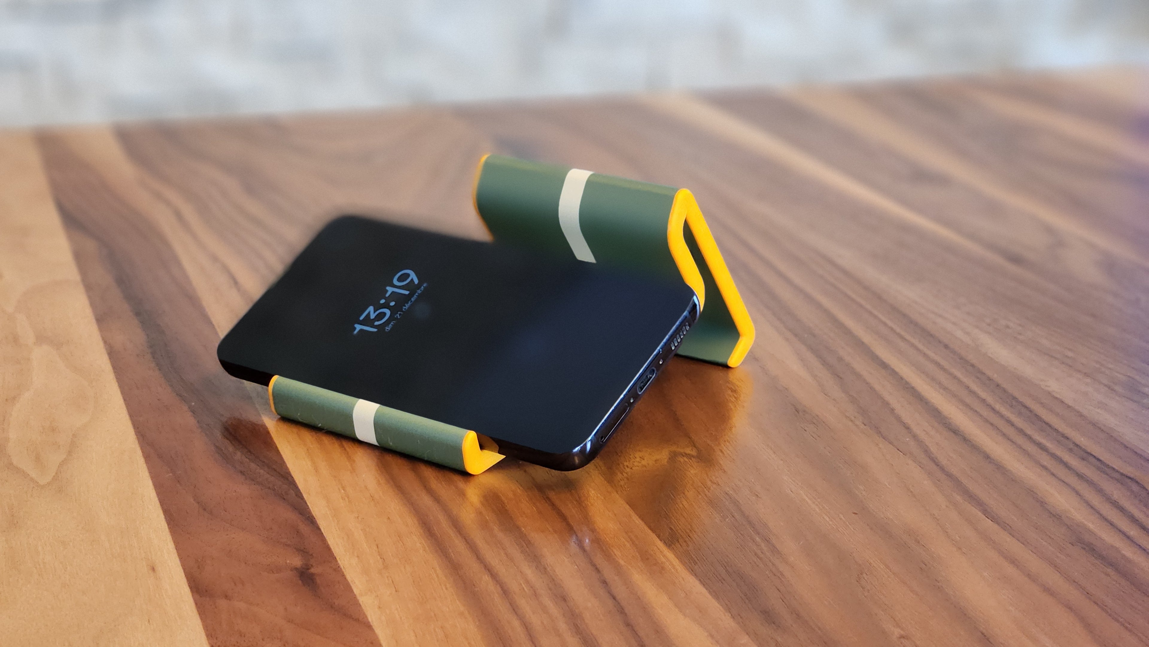 📱 Soporte de Cuatro Posiciones para Teléfono y Tablet – Versatilidad y Comodidad en tu Espacio ✨