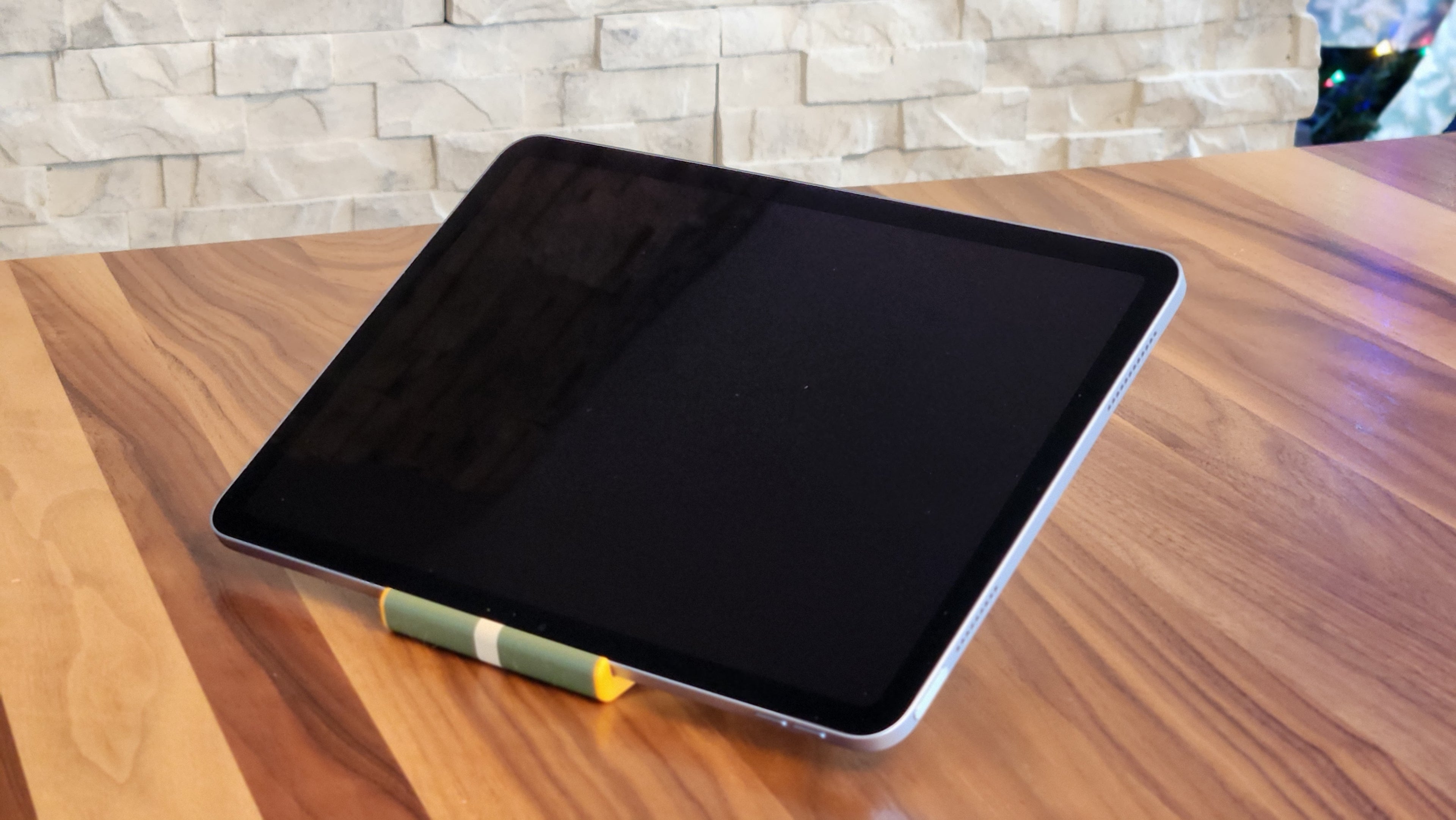 📱 Soporte de Cuatro Posiciones para Teléfono y Tablet – Versatilidad y Comodidad en tu Espacio ✨