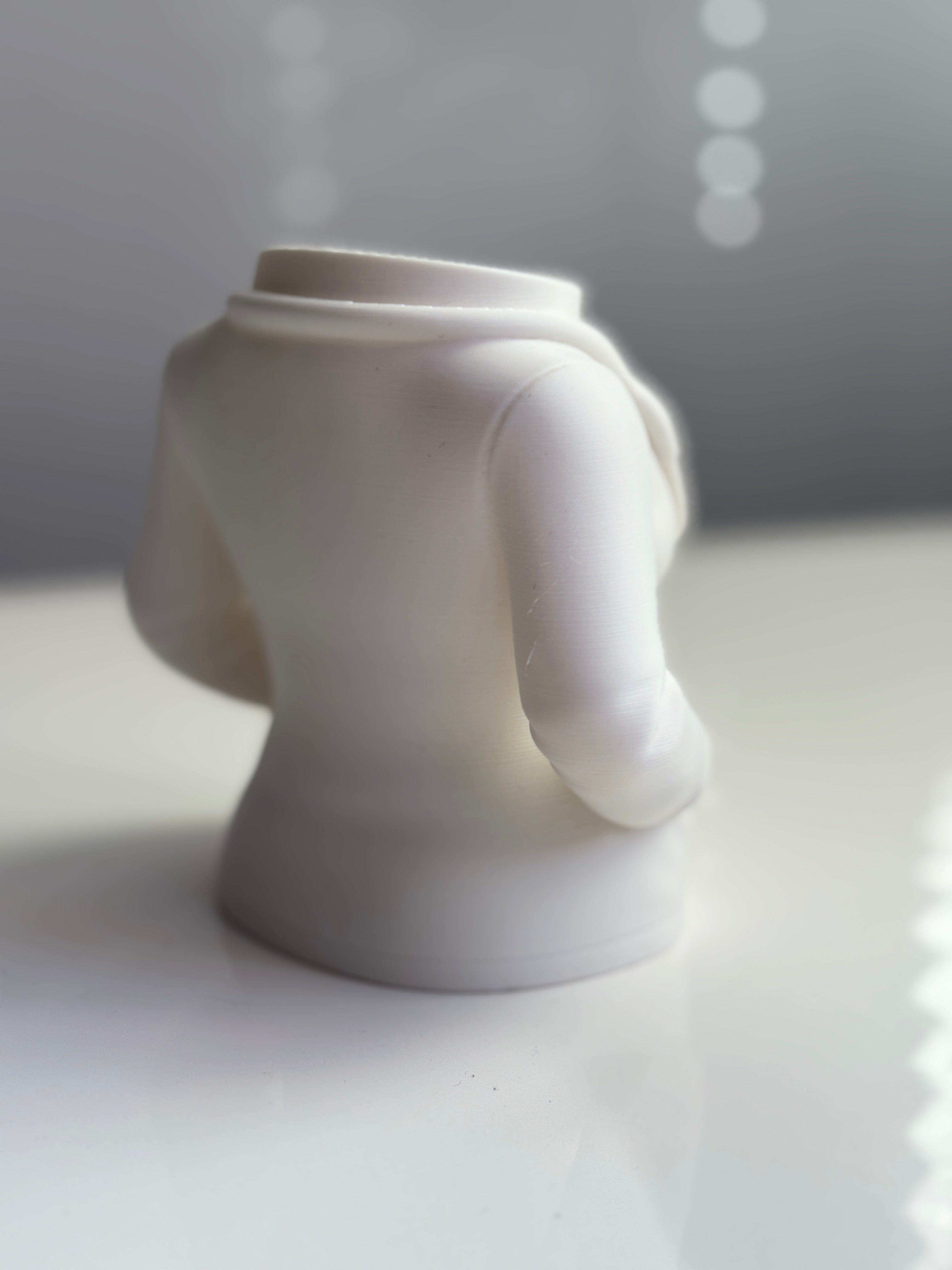 ✒️ Soporte para Bolígrafos en Forma de Bata de Médico – Estilo y Profesionalismo en tu Escritorio 🩺